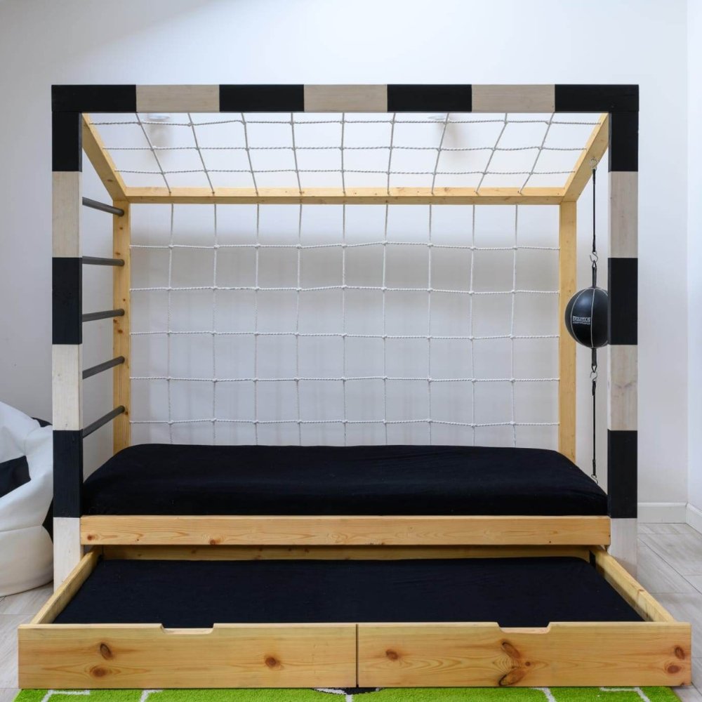 Łóżko dziecięce w kształcie bramki piłkarskiej z wysuwaną szufladą na dodatkowe spanie