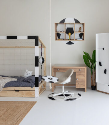 Kompletny zestaw mebli piłkarskich Paco Design - pokój dziecięcy z łóżkiem bramką, biurkiem, szafą i regałem inspirowanym futbolem