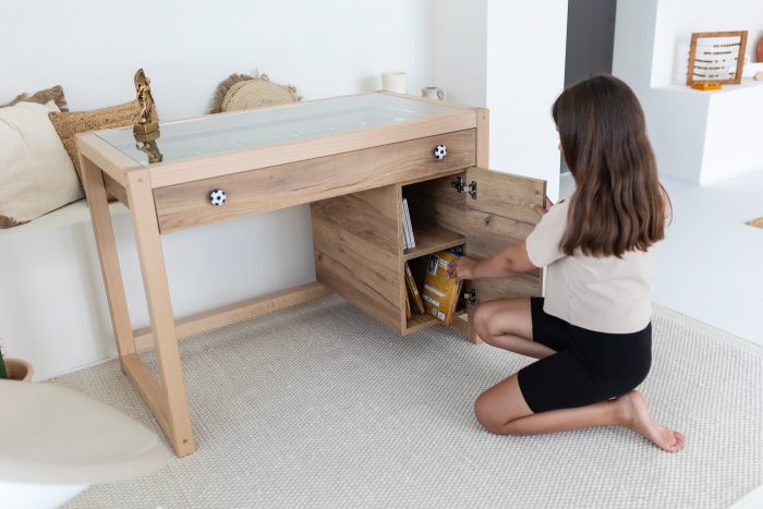 Biurko piłkarskie dla dzieci Paco Design -drewniane biurko z pojemną szafką i szklanym blatem