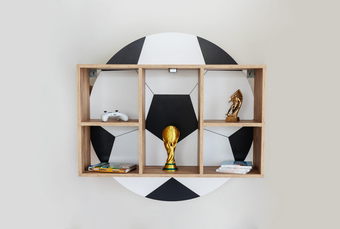 Regał piłkarski dla dzieci Paco Design - otwarty regał z motywem piłki nożnej do pokoju młodego piłkarza