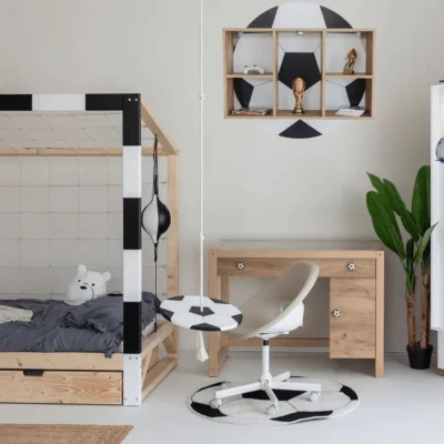 Pokój piłkarski dla chłopca z łóżkiem bramką, biurkiem i szafą Paco Design